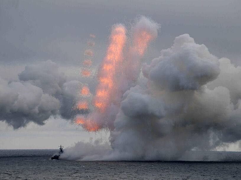 РФ сосредоточила в Черном море три носителя ракет "Калибр" – Генштаб
