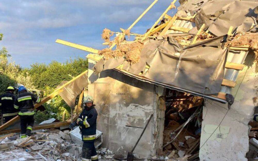 Російські окупанти обстріляли з "Градів" житлові квартали Нікополя: є загиблі