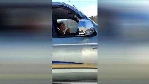 Видео: мальчик за рулем на бешеной скорости мчится по шоссе возле Иерусалима