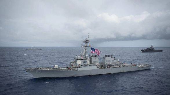 "Разрушители мира": Китай осудил проход военного корабля США через Тайваньский пролив