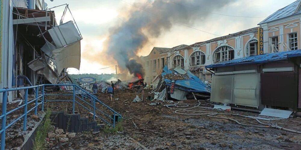 Атаки РФ в Донецкой области: в Краматорске и Константиновке разрушены школы, оккупанты ударили по центру Бахмута