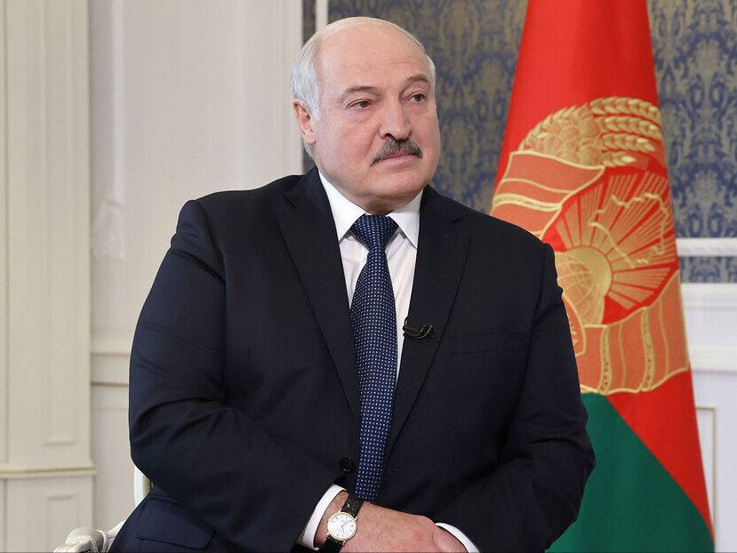"Не надо РСЗО и ПВО". Лукашенко считает, что Украина должна сесть за стол переговоров, и согласиться, что никогда не будет угрожать РФ