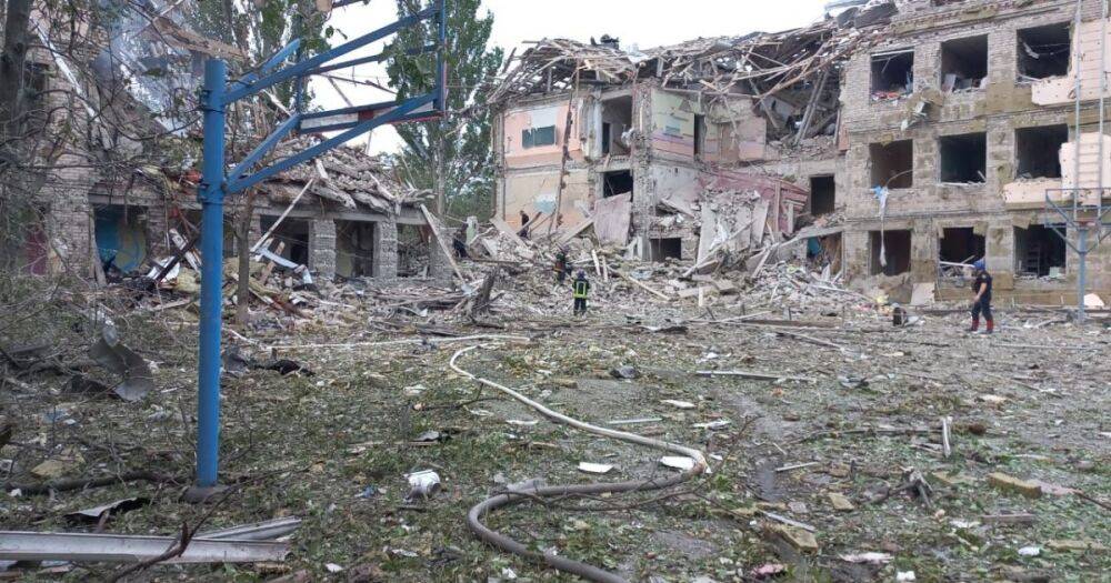 В Краматорске после ракетного удара под завалами до сих пор находятся люди, — ГСЧС (видео)