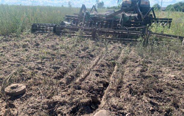 На Киевщине трактор взорвался на противотанковой мине