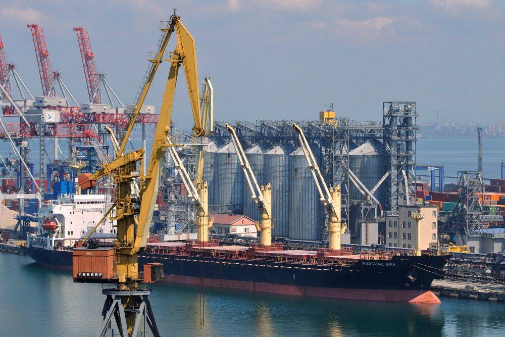 Договоренность о вывозе зерна? Россия обстреляла ракетами порт Одессы