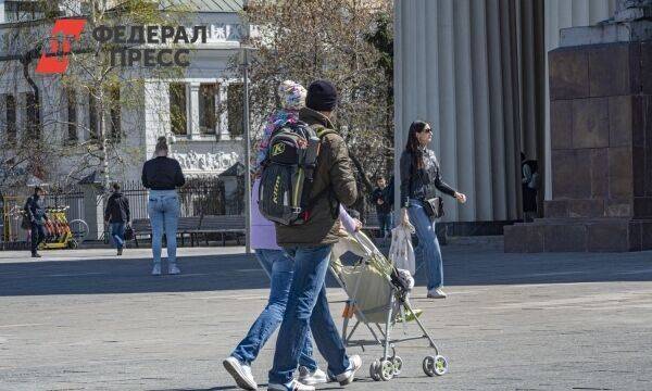 Семьям с детьми начислят по 7900 тысяч рублей до конца июля