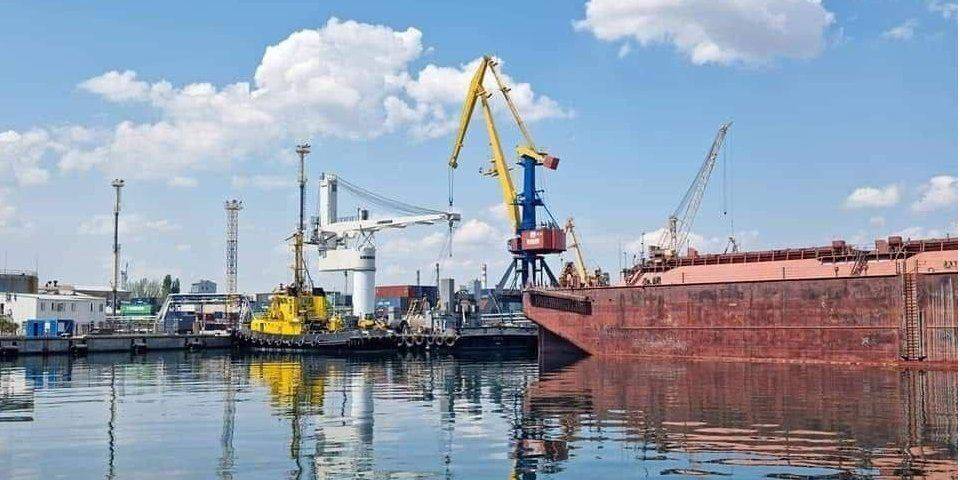 Несмотря на удар РФ по порту в Одессе. Украина продолжит подготовку к запуску экспорта зерна — министр инфраструктуры