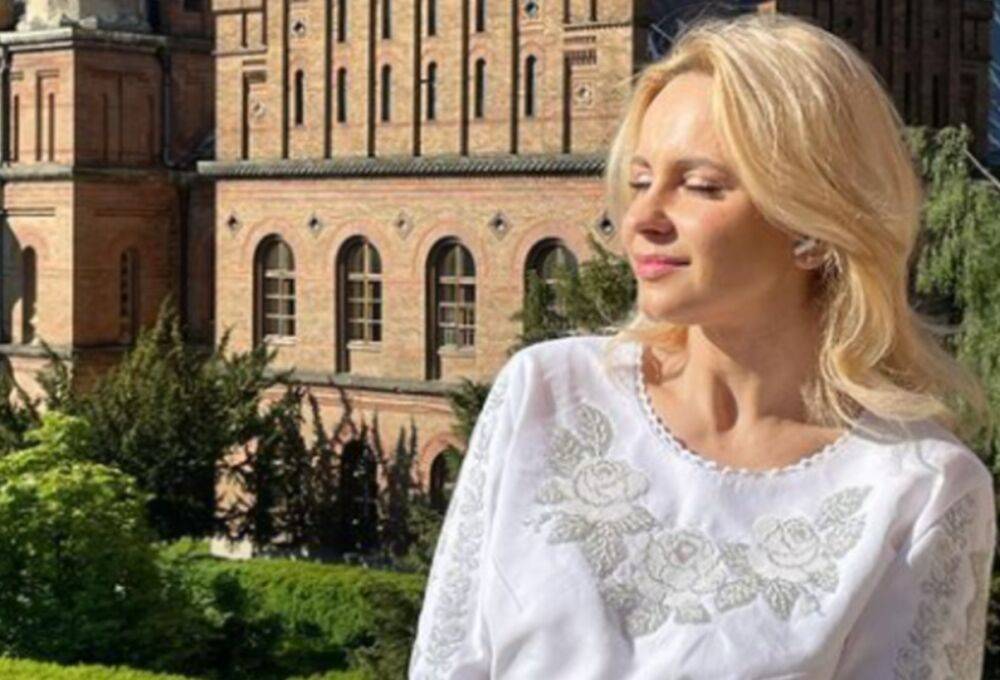 Лилия Ребрик показала оригинальную красоту по-украински во время прогулки: "Надо только – вперед!"
