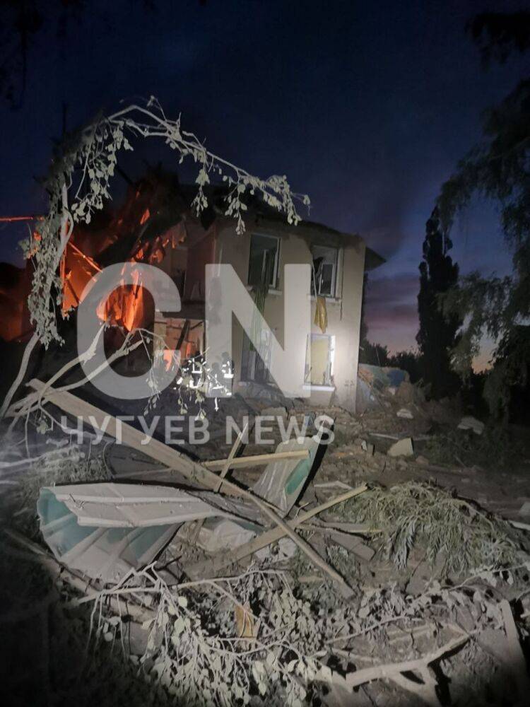 Нічний «приліт» у Чугуїв: зруйновано школу та будинок культури, де перебували мирні мешканці