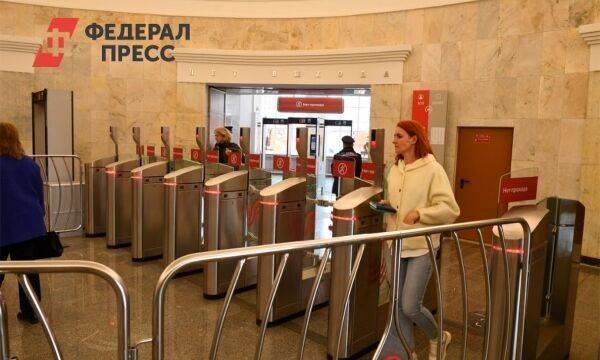 В петербургском метро заменят аппараты для пополнения проездных: сроки