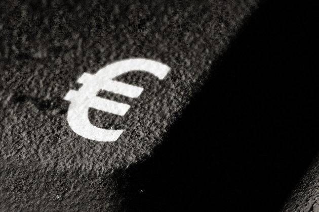"Хуаньцю шибао": за девальвацией евро стоит не экономическая, а политическая причина
