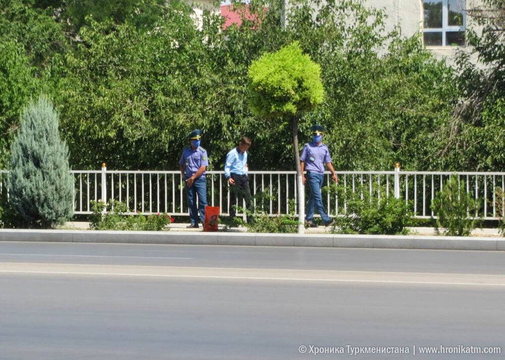 Офицеры полиции Туркменабата подрались из-за отказа одного из них принимать задержанных в вытрезвитель
