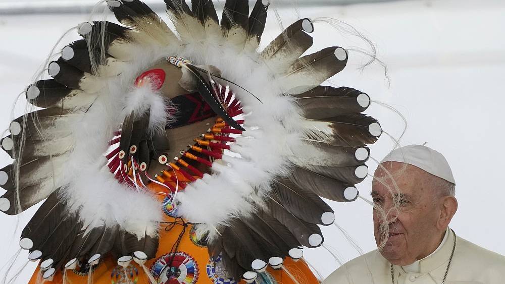 Папа римский Франциск принес извинения коренным народам Канады