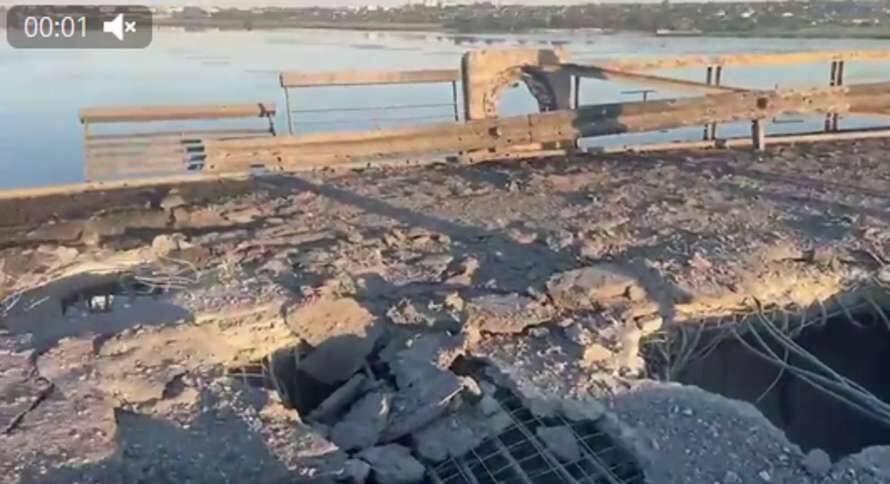 Окупанти показали пошкодження на Антонівському мості (ВІДЕО)