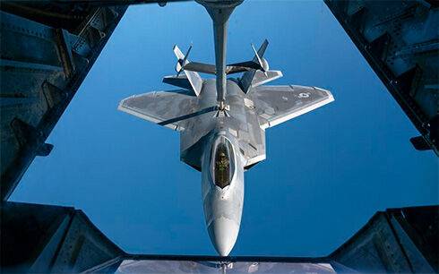США перекидають шість винищувачів F-22 в Польщу