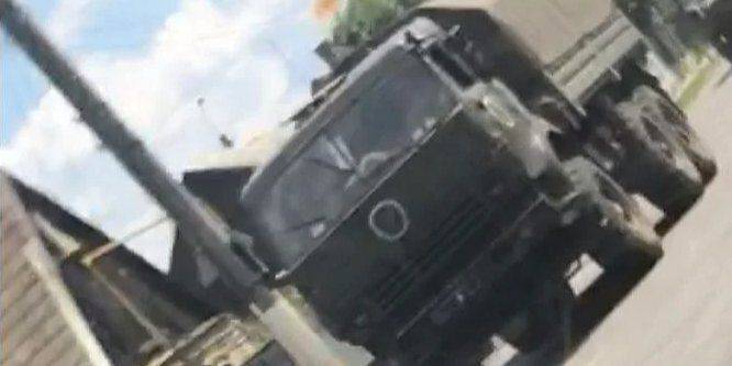 Оккупанты активно перебрасывают военную технику через Мелитополь: в городе глушат связь — видео