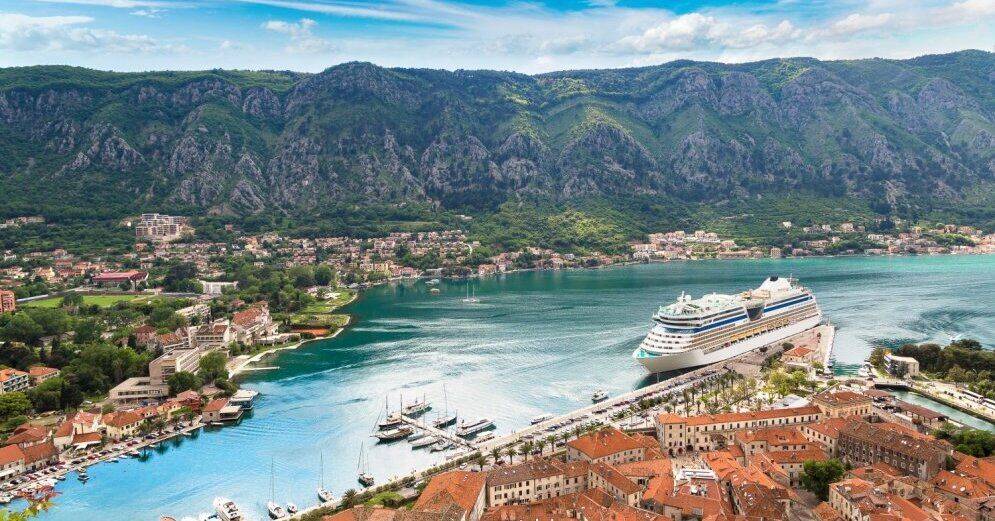 Черногория начала замораживать недвижимость попавших под санкции россиян