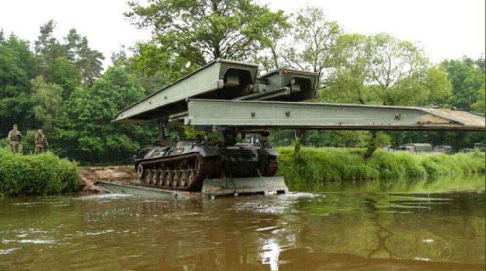 Украина получит немецкие танки Biber для строительства мостов