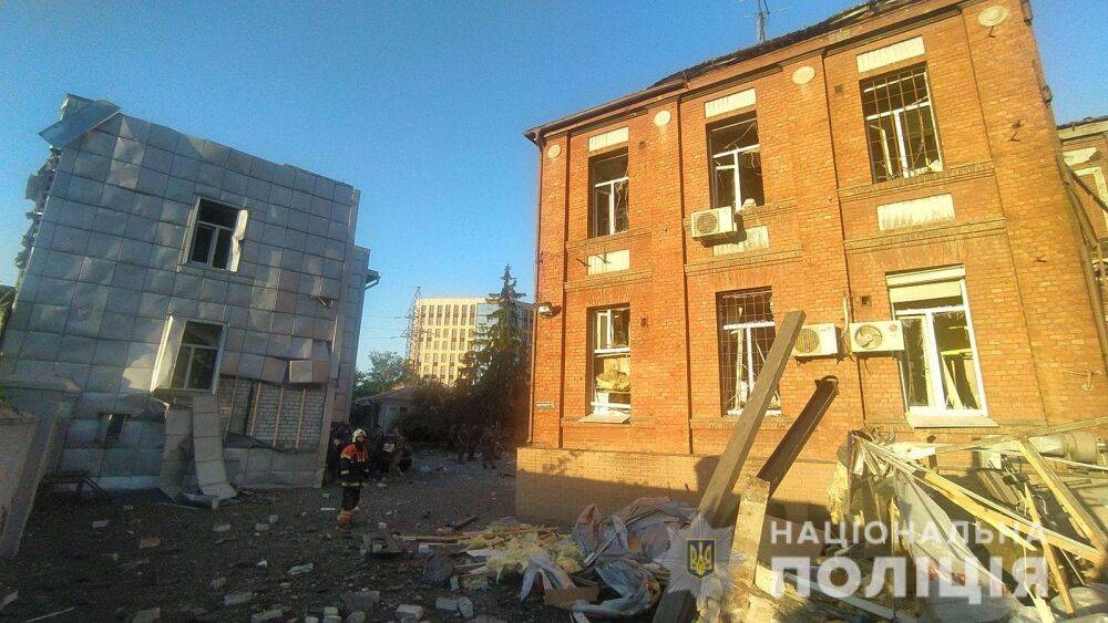 В результате ракетного удара по Харькову разрушено предприятие (фото)