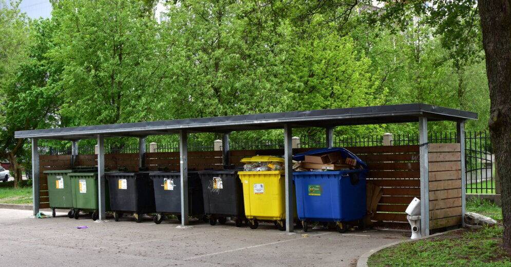 С 1 июля коммерсанты в Риге обязаны обеспечивать сортировку отходов у магазинов и АЗС