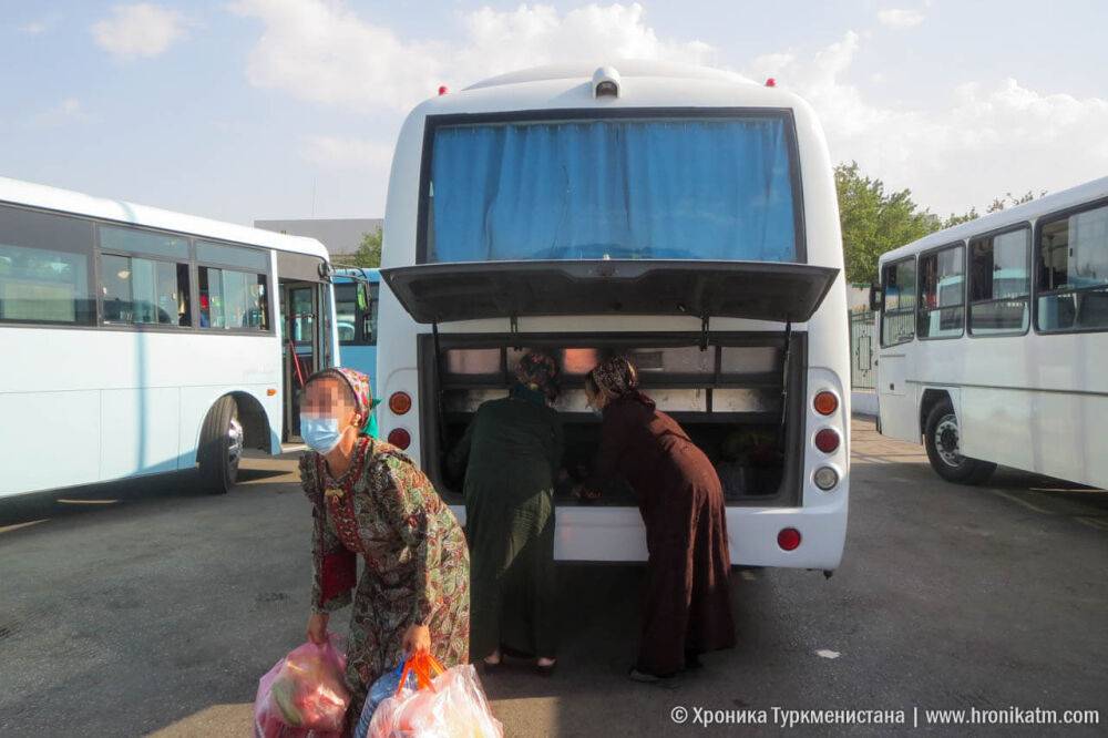С авиарейса ради спортсменов сняли пассажиров, а автобусы в восточные регионы ездят из поселка под Ашхабадом