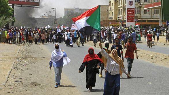 Второй год протестов в Судане: силы безопасности убили 114 человек