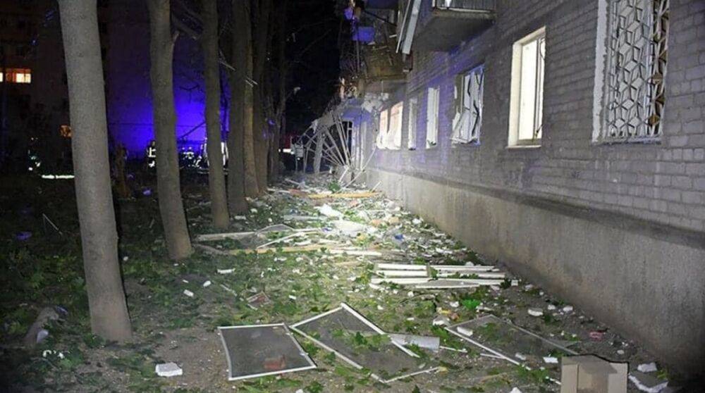 Под обстрел попал спальный район Николаева, есть погибший и раненые
