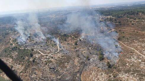 Крупный пожар возле Модиина: огонь распространяется в сторону заповедника