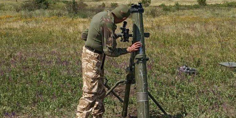 «Экзамен по маскировке не прошли». Украинские военные уничтожили два вражеских БТР и три Урала — видео