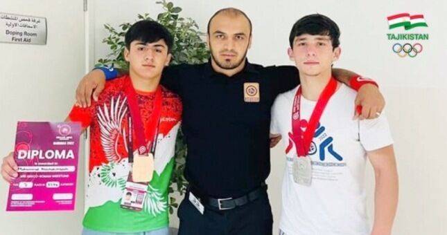 Таджикские борцы завоевали две медали в первый день Чемпионата Азии