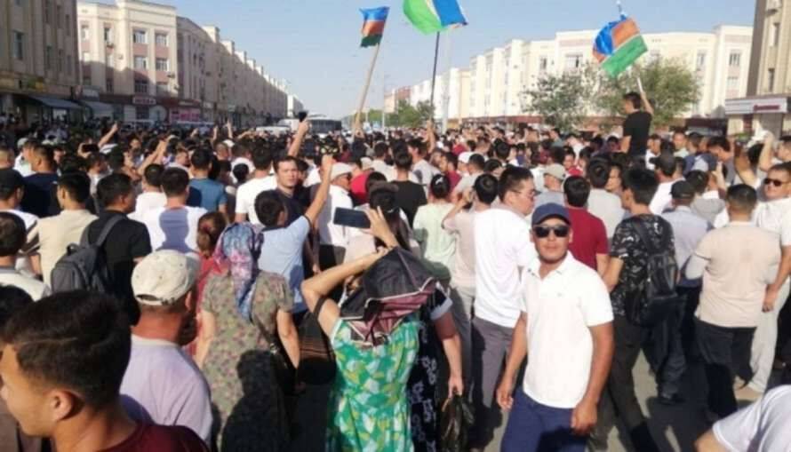 Власти Узбекистана назвали число убитых в ходе протестов в Каракалпакстане (ВИДЕО)