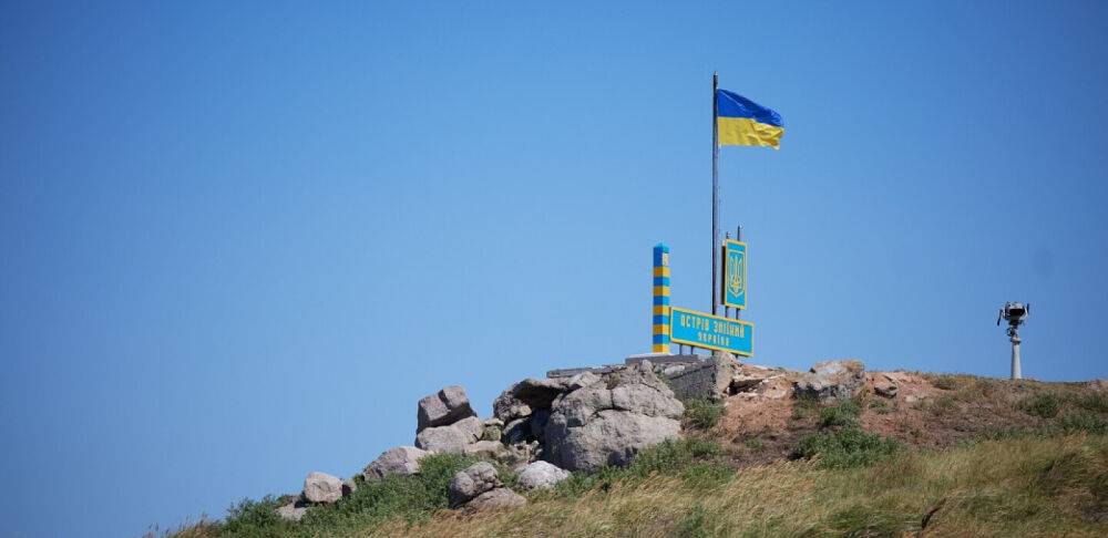 На острові Зміїний майорить прапор України