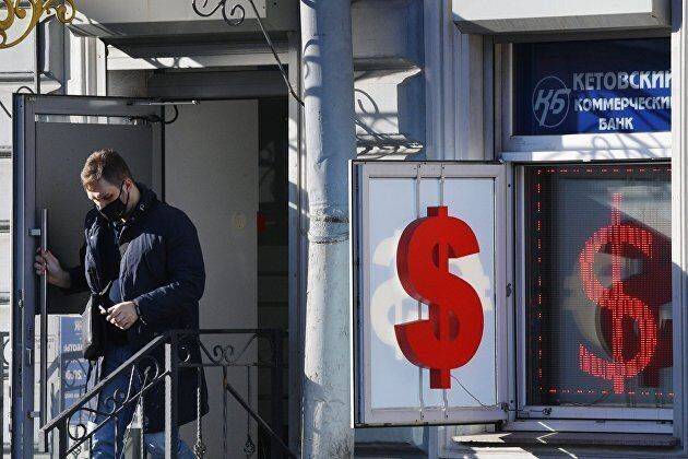 Доллар на Мосбирже завершил торги ростом до 55,24 рубля, евро - до 57,75 рубля