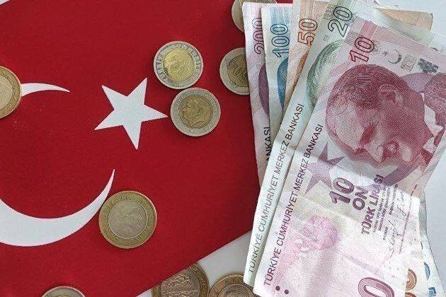 Доллар и евро растут против турецкой лиры на данных об инфляции в Турции