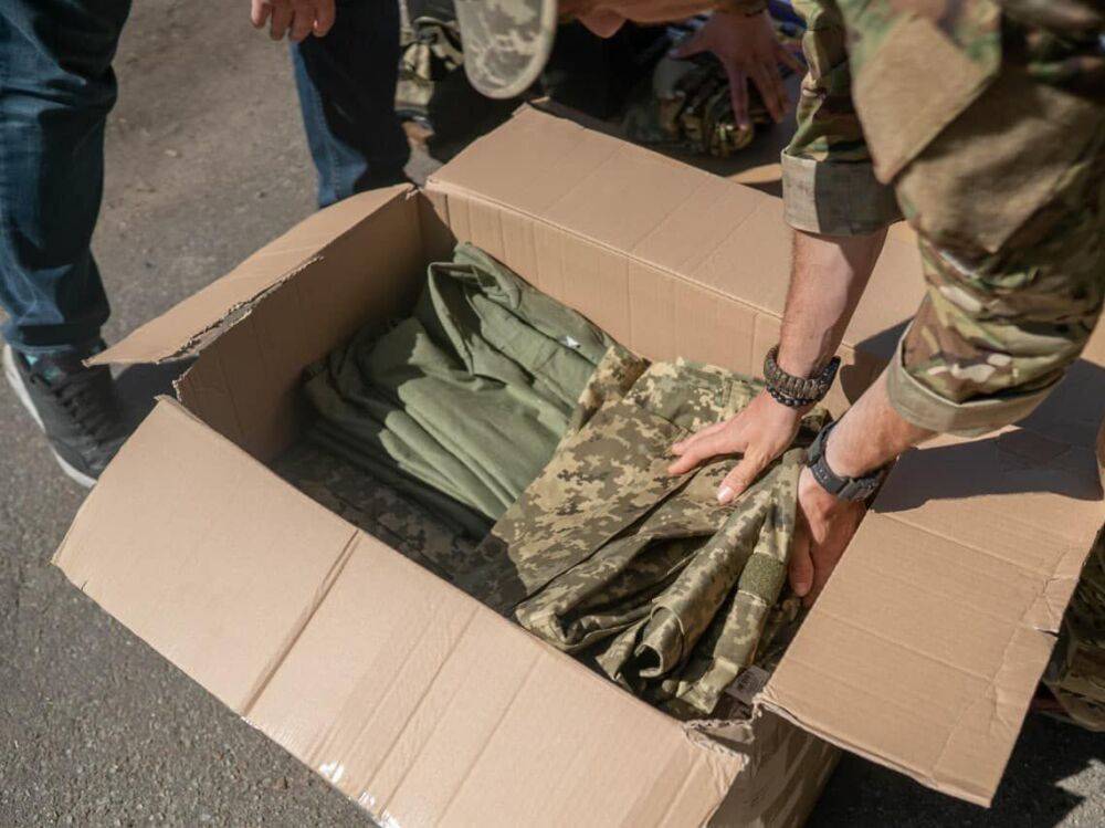 Палатный рассказал о работе "Украинской команды": передали военным машины и медикаменты