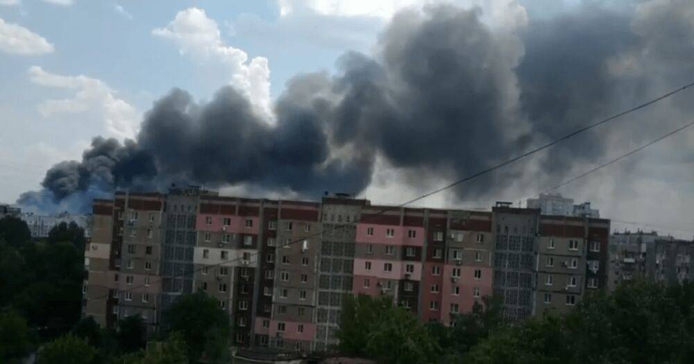 Оккупированный Донецк подвергся обстрелам: горит склад боеприпасов (видео)