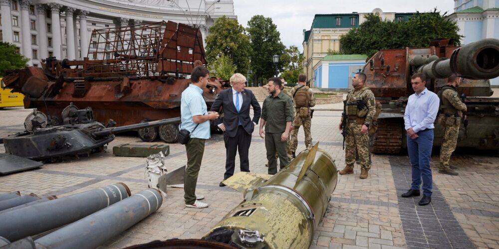 Хватит на 1−2 месяца. Военный эксперт оценил запасы техники РФ и назвал их «ахиллесовой пятой российской армии»