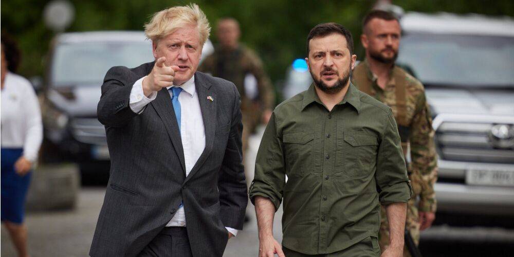 Джонсон сообщил Зеленскому, что Украина в ближайшее время получит британские САУ и дроны-камикадзе