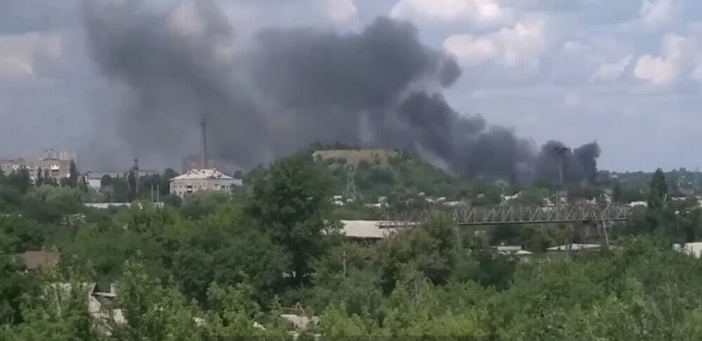 В «ДНР» горить і вибухає черговий склад боєприпасів