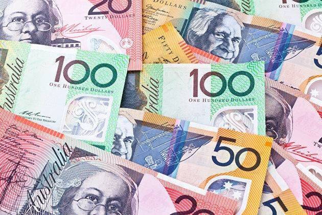 Австралийский и новозеландский доллары торгуются под давлением на фоне падения цен на сырье в среду