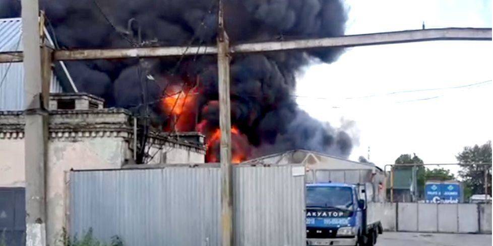 Появилось видео с горящим складом ВС РФ в оккупированном Херсоне