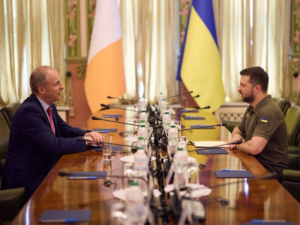 Зеленский обсудил с премьером Ирландии седьмой пакет санкций, чтобы РФ "почувствовала цену своих террористических действий"