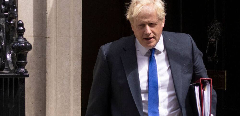 Джонсон погодився піти у відставку: чи залишиться він премʼєром Великої Британії до осені