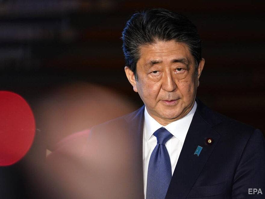 Экс-премьера Японии Синдзо Абе ранили на митинге. Он госпитализирован "без признаков жизни"