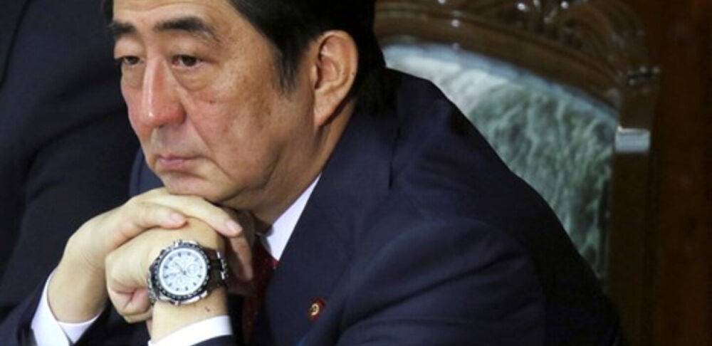 Колишній прем'єр Японії Сіндзо Абе помер після скоєного на нього замаху