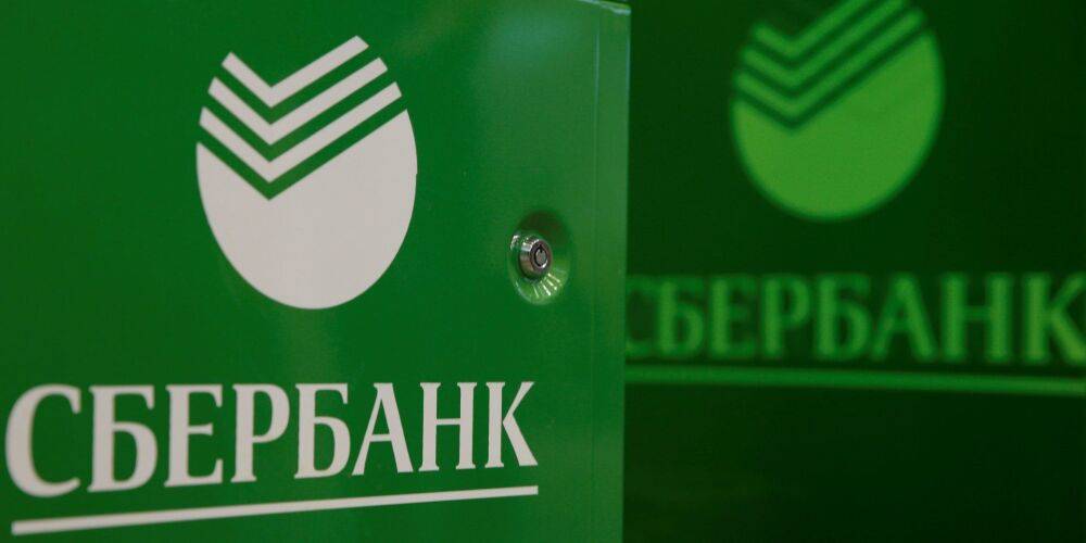 Импортозамещают как могут. В российском Сбербанке начали «выковыривать» чипы из неиспользованных карточек