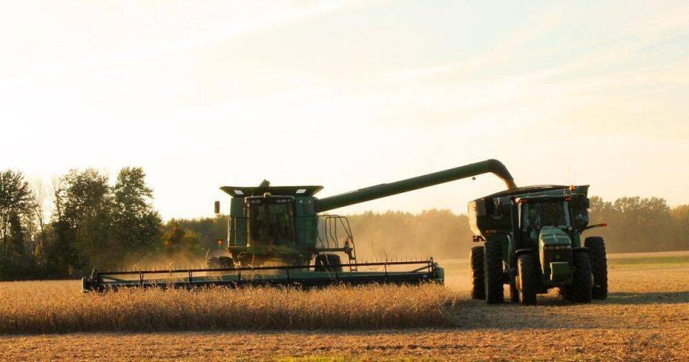 Аграрии собрали первый миллион тонн зерна в Украине