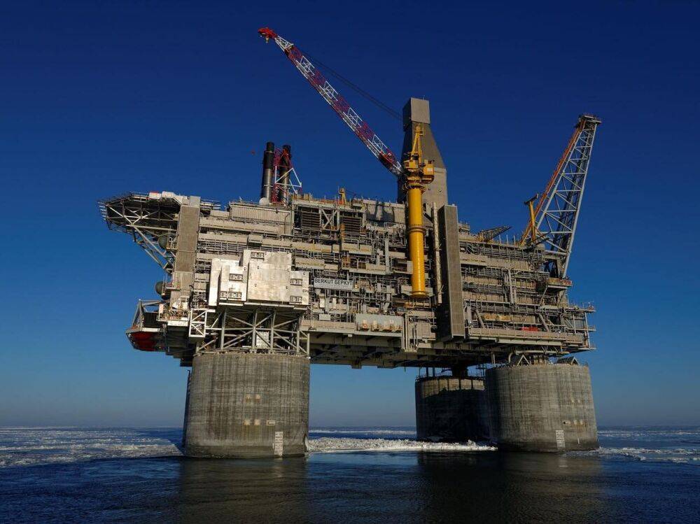 Добыча нефти на одном из крупнейший российских шельфовых проектов "Сахалин-1" из-за санкций упала в 22 раза