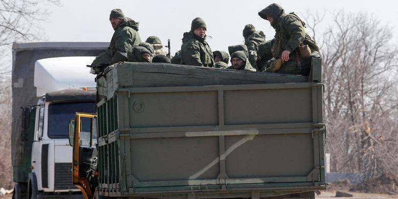Подразделения из устаревших БТРов. Россия накапливает резервные силы возле границ Украины для нового наступления — разведка Британии
