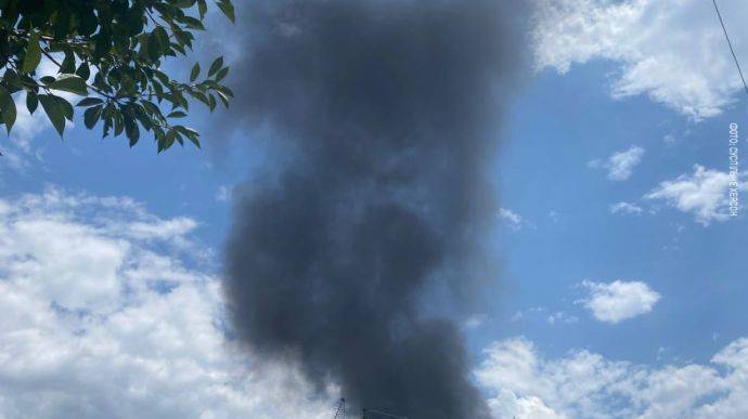 В окупованому Херсоні чутно вибухи, детонують боєприпаси РФ: відео очевидців